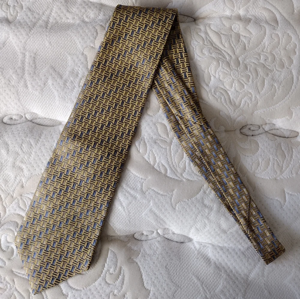 Silk Geoffrey Beene Blue and Gold Tie EUC